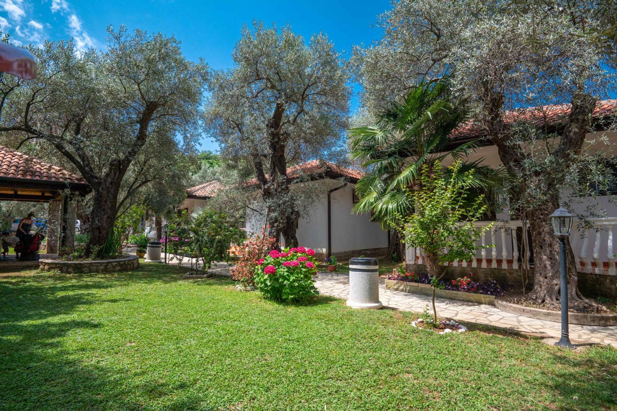 President Bungalows And Apartments Utjeha-Bušat Extérieur photo