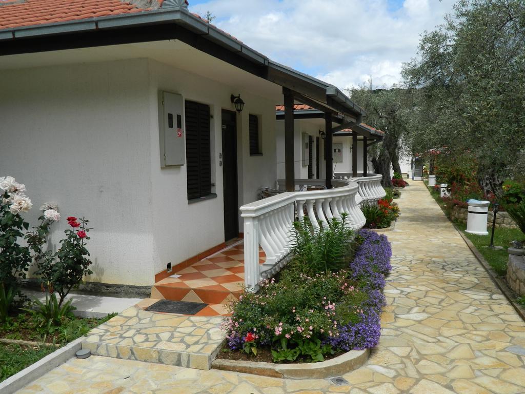 President Bungalows And Apartments Utjeha-Bušat Extérieur photo