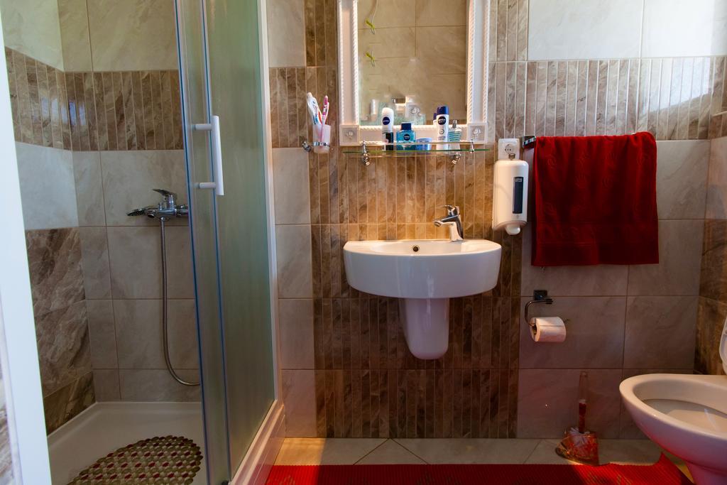 President Bungalows And Apartments Utjeha-Bušat Extérieur photo